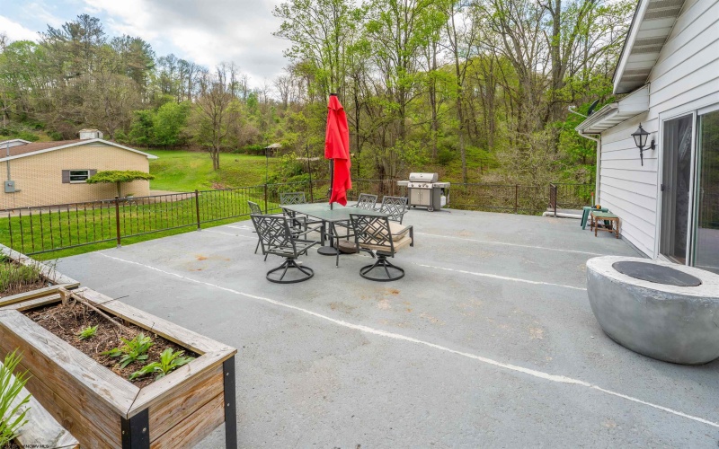 688 Grafton Road, Fairmont, West Virginia 26554, 2 Bedrooms Bedrooms, 7 Rooms Rooms,2 BathroomsBathrooms,Single Family Detached,For Sale,Grafton,10164907