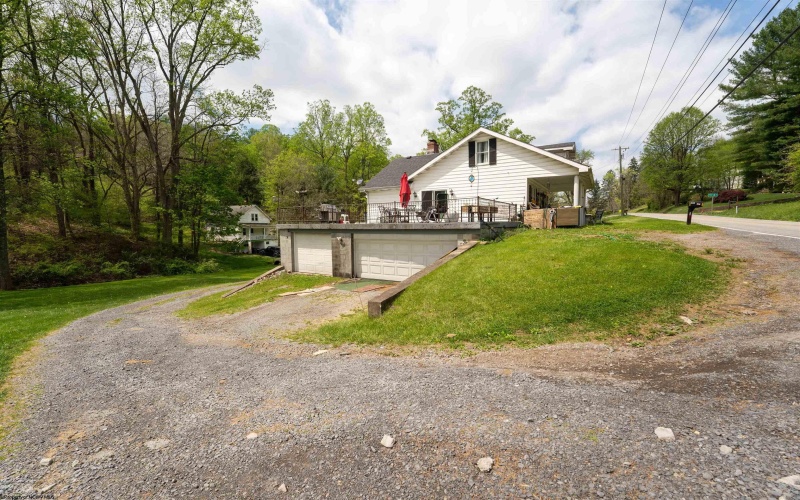 688 Grafton Road, Fairmont, West Virginia 26554, 2 Bedrooms Bedrooms, 7 Rooms Rooms,2 BathroomsBathrooms,Single Family Detached,For Sale,Grafton,10164907