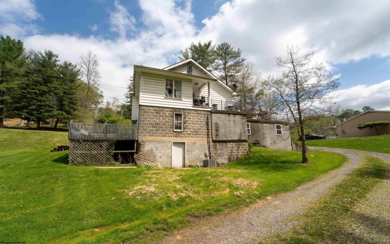 688 Grafton Road, Fairmont, West Virginia 26554, 2 Bedrooms Bedrooms, 7 Rooms Rooms,2 BathroomsBathrooms,Single Family Detached,For Sale,Grafton,10164907