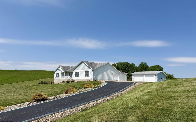 309 Sunrise Ridge Drive, Reedsville, West Virginia 26547, 3 Bedrooms Bedrooms, 8 Rooms Rooms,3 BathroomsBathrooms,Single Family Detached,For Sale,Sunrise Ridge,10164906