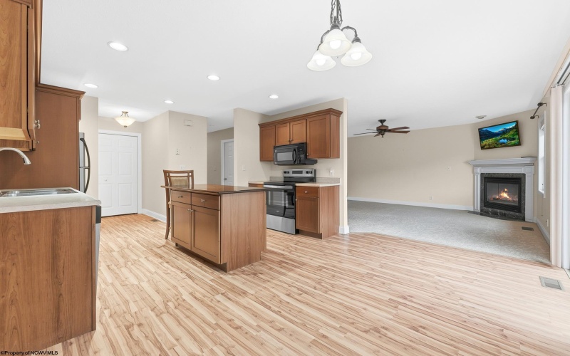 401 Cassina Drive, Morgantown, West Virginia 26505, 3 Bedrooms Bedrooms, 7 Rooms Rooms,2 BathroomsBathrooms,Single Family Attached,For Sale,Cassina,10164915