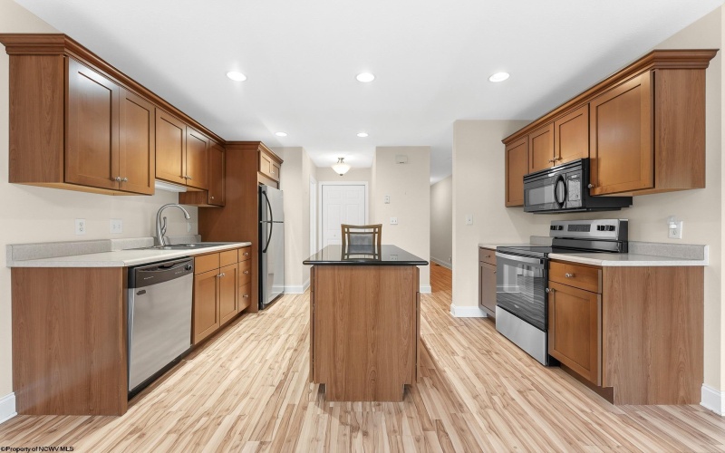 401 Cassina Drive, Morgantown, West Virginia 26505, 3 Bedrooms Bedrooms, 7 Rooms Rooms,2 BathroomsBathrooms,Single Family Attached,For Sale,Cassina,10164915