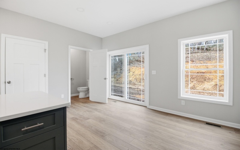 107 Frisco Lane, Bridgeport, West Virginia 26330, 3 Bedrooms Bedrooms, 5 Rooms Rooms,2 BathroomsBathrooms,Single Family Attached,For Sale,Frisco,10164917