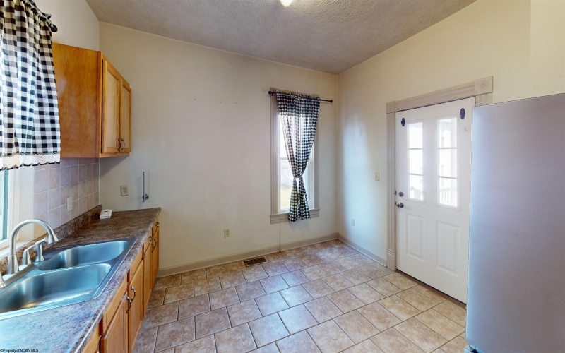 405 6th Street, Fairmont, West Virginia 26554-9998, 4 Bedrooms Bedrooms, 9 Rooms Rooms,1 BathroomBathrooms,Single Family Detached,For Sale,6th,10164933 405 6th Street, Fairmont, West Virginia 26554-9998, 4 Bedrooms Bedrooms, 9 Rooms Rooms,1 BathroomBathrooms,Single Family Detached,For Sale,6th,10164933