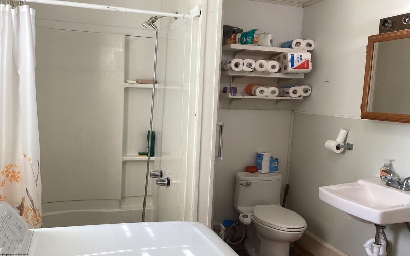 53 Farnsworth Avenue, Buckhannon, West Virginia 26201, 3 Bedrooms Bedrooms, 7 Rooms Rooms,1 BathroomBathrooms,Single Family Detached,For Sale,Farnsworth,10164928 53 Farnsworth Avenue, Buckhannon, West Virginia 26201, 3 Bedrooms Bedrooms, 7 Rooms Rooms,1 BathroomBathrooms,Single Family Detached,For Sale,Farnsworth,10164928