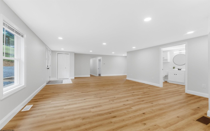 1144 Grafton Road, Morgantown, West Virginia 26508, 4 Bedrooms Bedrooms, 6 Rooms Rooms,3 BathroomsBathrooms,Single Family Detached,For Sale,Grafton,10164908