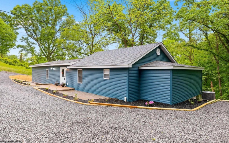 1144 Grafton Road, Morgantown, West Virginia 26508, 4 Bedrooms Bedrooms, 6 Rooms Rooms,3 BathroomsBathrooms,Single Family Detached,For Sale,Grafton,10164908