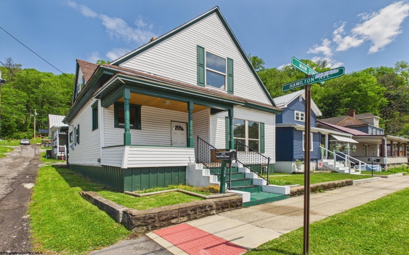 309 Main Street, Mannington, West Virginia 26582, 3 Bedrooms Bedrooms, 8 Rooms Rooms,2 BathroomsBathrooms,Single Family Detached,For Sale,Main,10164952