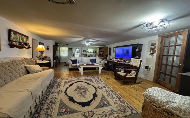806 Indian Run Road, Salem, West Virginia 26426-8582, 3 Bedrooms Bedrooms, 6 Rooms Rooms,2 BathroomsBathrooms,Single Family Detached,For Sale,Indian Run,10164934