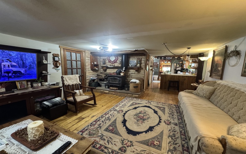 806 Indian Run Road, Salem, West Virginia 26426-8582, 3 Bedrooms Bedrooms, 6 Rooms Rooms,2 BathroomsBathrooms,Single Family Detached,For Sale,Indian Run,10164934
