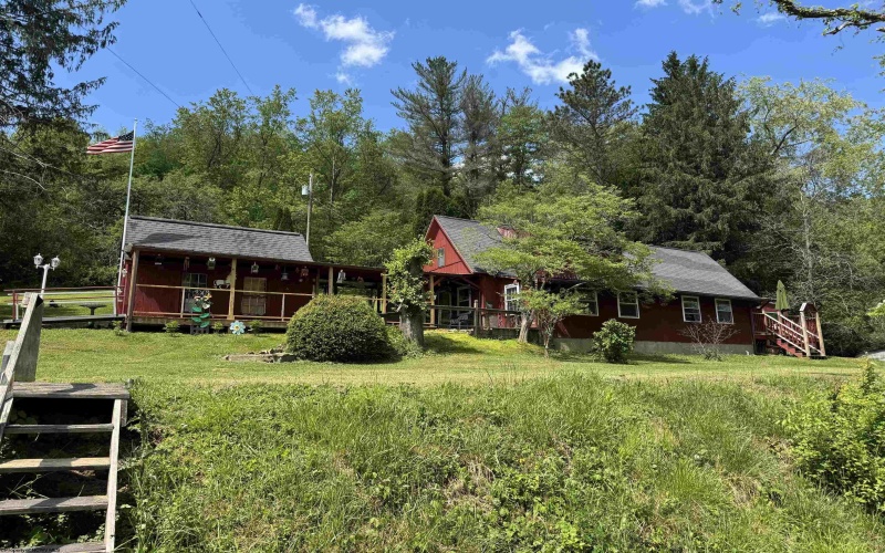 806 Indian Run Road, Salem, West Virginia 26426-8582, 3 Bedrooms Bedrooms, 6 Rooms Rooms,2 BathroomsBathrooms,Single Family Detached,For Sale,Indian Run,10164934