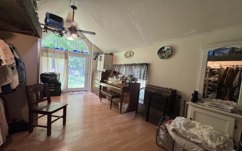 806 Indian Run Road, Salem, West Virginia 26426-8582, 3 Bedrooms Bedrooms, 6 Rooms Rooms,2 BathroomsBathrooms,Single Family Detached,For Sale,Indian Run,10164934