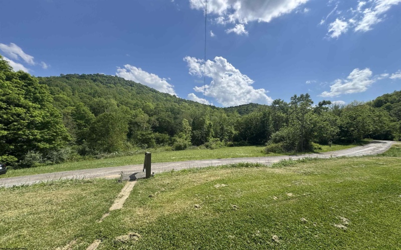 806 Indian Run Road, Salem, West Virginia 26426-8582, 3 Bedrooms Bedrooms, 6 Rooms Rooms,2 BathroomsBathrooms,Single Family Detached,For Sale,Indian Run,10164934