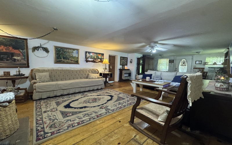 806 Indian Run Road, Salem, West Virginia 26426-8582, 3 Bedrooms Bedrooms, 6 Rooms Rooms,2 BathroomsBathrooms,Single Family Detached,For Sale,Indian Run,10164934