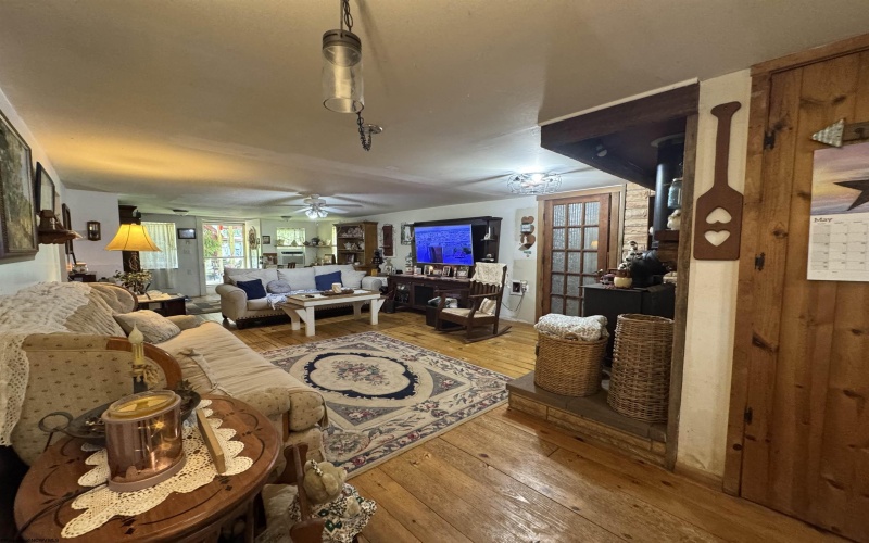 806 Indian Run Road, Salem, West Virginia 26426-8582, 3 Bedrooms Bedrooms, 6 Rooms Rooms,2 BathroomsBathrooms,Single Family Detached,For Sale,Indian Run,10164934