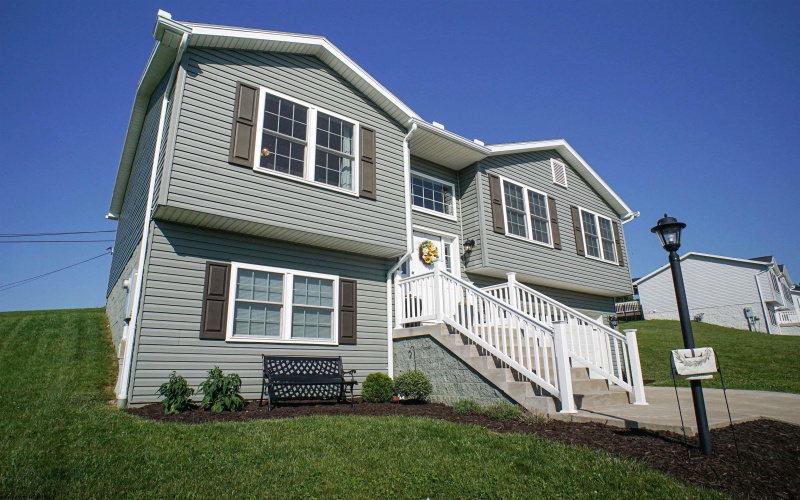 15 Charolais Circle, Fairmont, West Virginia 26554, 3 Bedrooms Bedrooms, 7 Rooms Rooms,2 BathroomsBathrooms,Single Family Detached,For Sale,Charolais,10164939 15 Charolais Circle, Fairmont, West Virginia 26554, 3 Bedrooms Bedrooms, 7 Rooms Rooms,2 BathroomsBathrooms,Single Family Detached,For Sale,Charolais,10164939
