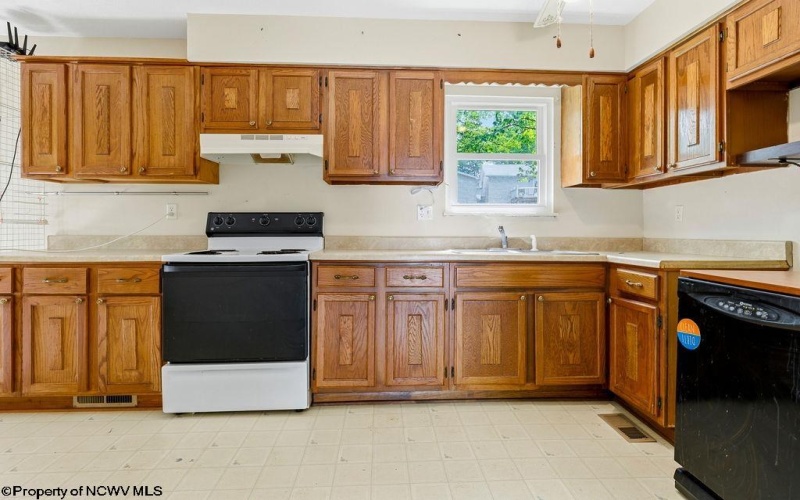 51 England Road, Morgantown, West Virginia 26508, 3 Bedrooms Bedrooms, 6 Rooms Rooms,1 BathroomBathrooms,Single Family Detached,For Sale,England,10164935