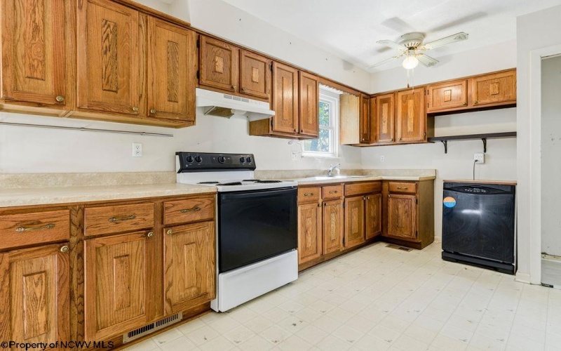 51 England Road, Morgantown, West Virginia 26508, 3 Bedrooms Bedrooms, 6 Rooms Rooms,1 BathroomBathrooms,Single Family Detached,For Sale,England,10164935