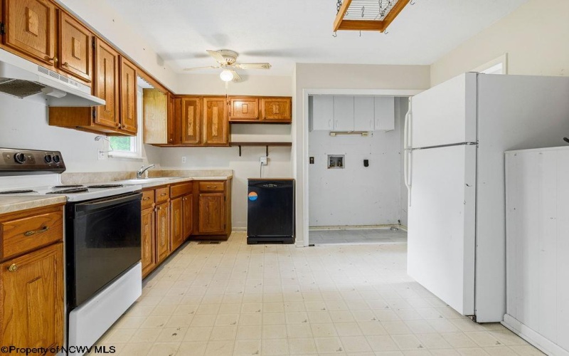 51 England Road, Morgantown, West Virginia 26508, 3 Bedrooms Bedrooms, 6 Rooms Rooms,1 BathroomBathrooms,Single Family Detached,For Sale,England,10164935
