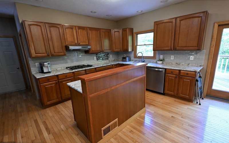 308 Dove Drive, Morgantown, West Virginia 26508-4480, 5 Bedrooms Bedrooms, 10 Rooms Rooms,3 BathroomsBathrooms,Single Family Detached,For Sale,Dove,10164941