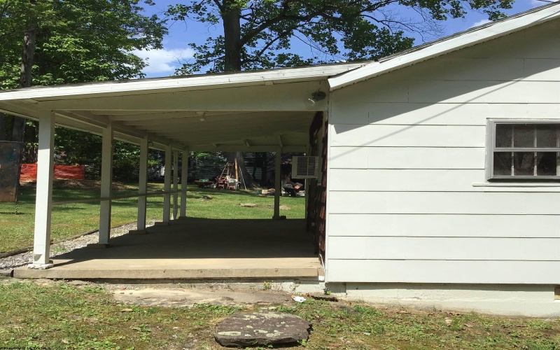 33 Woodhaven Lane, Fairmont, West Virginia 26554-6069, 2 Bedrooms Bedrooms, 5 Rooms Rooms,1 BathroomBathrooms,Single Family Detached,For Sale,Woodhaven,10164942