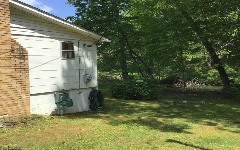 33 Woodhaven Lane, Fairmont, West Virginia 26554-6069, 2 Bedrooms Bedrooms, 5 Rooms Rooms,1 BathroomBathrooms,Single Family Detached,For Sale,Woodhaven,10164942
