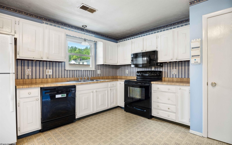 202 Braddock Street, Fairmont, West Virginia 26554, 3 Bedrooms Bedrooms, 8 Rooms Rooms,2 BathroomsBathrooms,Single Family Detached,For Sale,Braddock,10164984 202 Braddock Street, Fairmont, West Virginia 26554, 3 Bedrooms Bedrooms, 8 Rooms Rooms,2 BathroomsBathrooms,Single Family Detached,For Sale,Braddock,10164984