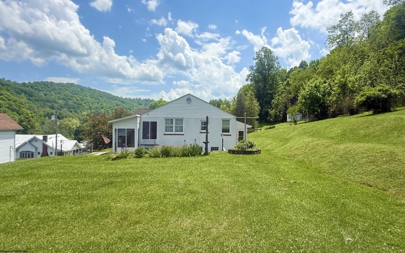 660 UPPER BEECH Street, Grafton, West Virginia 26354, 3 Bedrooms Bedrooms, 8 Rooms Rooms,1 BathroomBathrooms,Single Family Detached,For Sale,UPPER BEECH,10164980