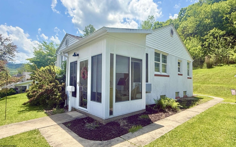 660 UPPER BEECH Street, Grafton, West Virginia 26354, 3 Bedrooms Bedrooms, 8 Rooms Rooms,1 BathroomBathrooms,Single Family Detached,For Sale,UPPER BEECH,10164980