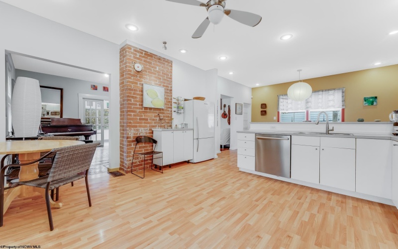 813 Ridgeway Avenue, Morgantown, West Virginia 26505, 3 Bedrooms Bedrooms, 10 Rooms Rooms,2 BathroomsBathrooms,Single Family Detached,For Sale,Ridgeway,10164960