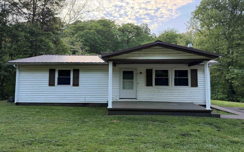 3652 Husky Highway, Farmington, West Virginia 26571, 2 Bedrooms Bedrooms, 4 Rooms Rooms,1 BathroomBathrooms,Single Family Detached,For Sale,Husky,10164975