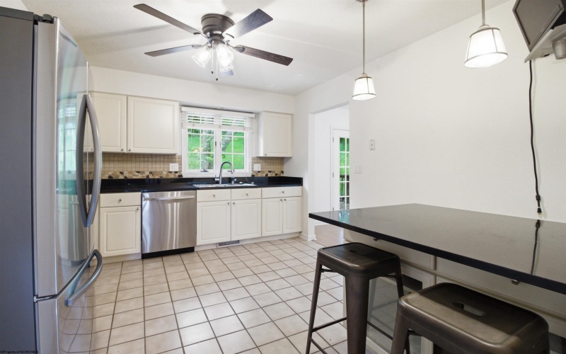 150 Sherwood Road, Bridgeport, West Virginia 26330, 3 Bedrooms Bedrooms, 8 Rooms Rooms,3 BathroomsBathrooms,Single Family Detached,For Sale,Sherwood,10164963