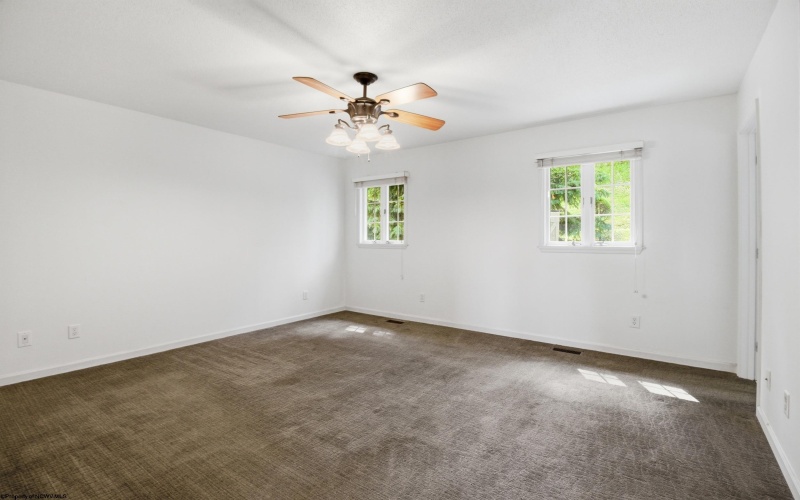 150 Sherwood Road, Bridgeport, West Virginia 26330, 3 Bedrooms Bedrooms, 8 Rooms Rooms,3 BathroomsBathrooms,Single Family Detached,For Sale,Sherwood,10164963