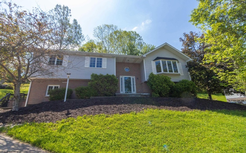 150 Sherwood Road, Bridgeport, West Virginia 26330, 3 Bedrooms Bedrooms, 8 Rooms Rooms,3 BathroomsBathrooms,Single Family Detached,For Sale,Sherwood,10164963