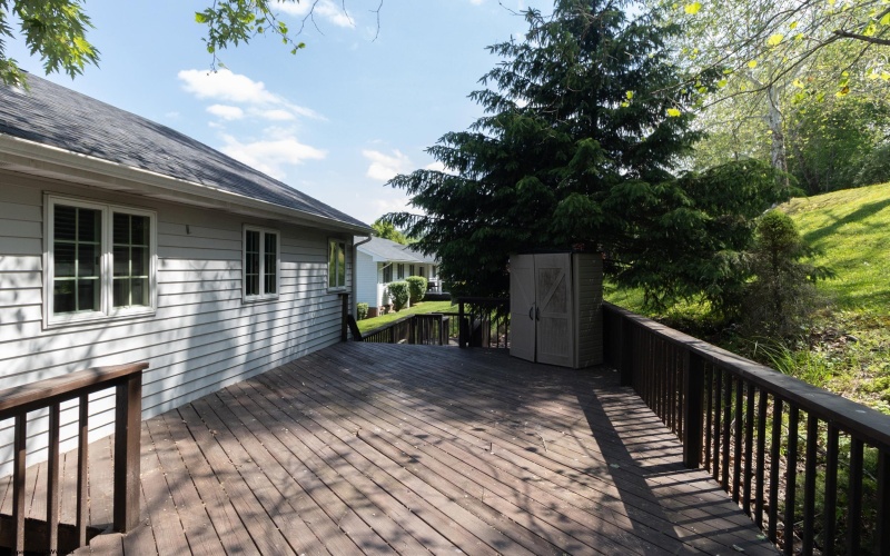 150 Sherwood Road, Bridgeport, West Virginia 26330, 3 Bedrooms Bedrooms, 8 Rooms Rooms,3 BathroomsBathrooms,Single Family Detached,For Sale,Sherwood,10164963