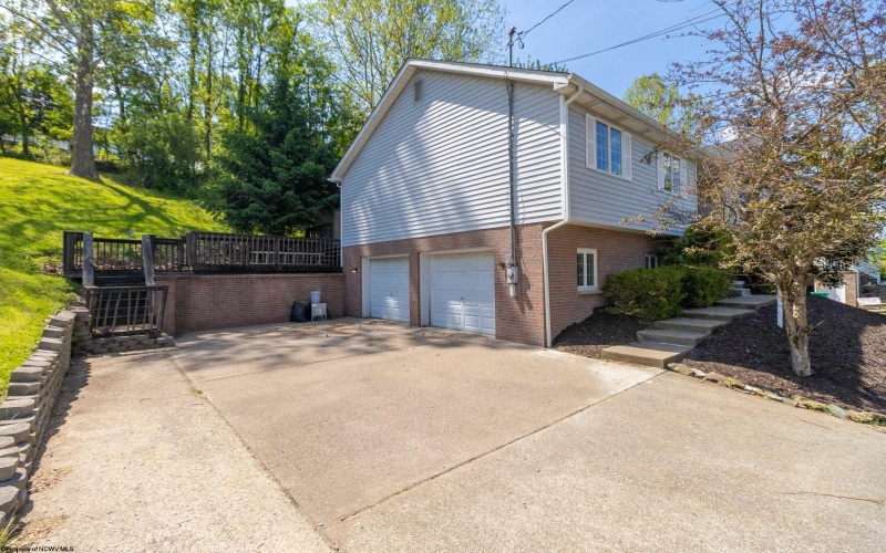 150 Sherwood Road, Bridgeport, West Virginia 26330, 3 Bedrooms Bedrooms, 8 Rooms Rooms,3 BathroomsBathrooms,Single Family Detached,For Sale,Sherwood,10164963