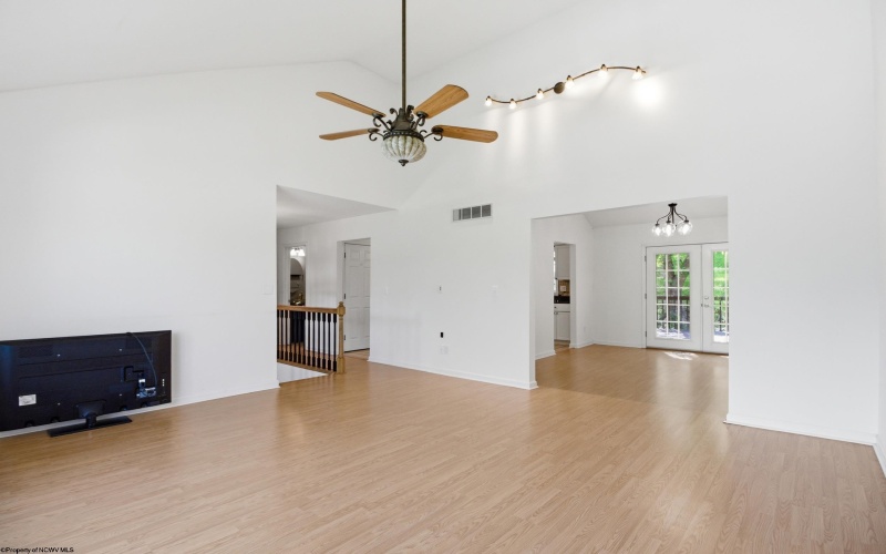 150 Sherwood Road, Bridgeport, West Virginia 26330, 3 Bedrooms Bedrooms, 8 Rooms Rooms,3 BathroomsBathrooms,Single Family Detached,For Sale,Sherwood,10164963