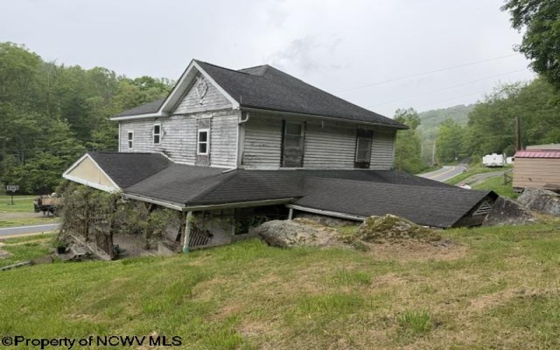 336 Mountaineer Highway, Philippi, West Virginia 26416, 2 Bedrooms Bedrooms, 8 Rooms Rooms,1 BathroomBathrooms,Single Family Detached,For Sale,Mountaineer,10164966