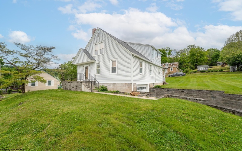 1417 Andmore Avenue, Morgantown, West Virginia 26505, 4 Bedrooms Bedrooms, 7 Rooms Rooms,2 BathroomsBathrooms,Single Family Detached,For Sale,Andmore,10164965