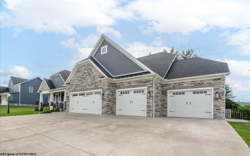 62 Hidden Brook Circle, Morgantown, West Virginia 26508, 5 Bedrooms Bedrooms, 9 Rooms Rooms,4 BathroomsBathrooms,Single Family Detached,For Sale,Hidden Brook,10164964