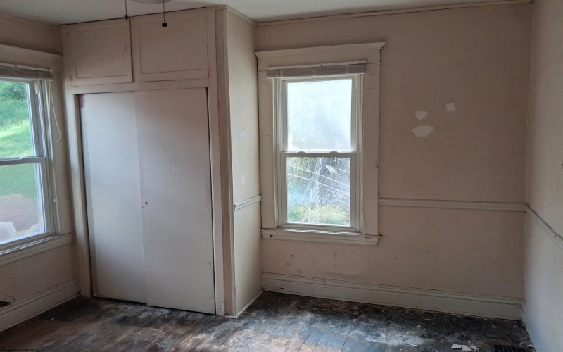 524 Warwood Avenue, Wheeling, West Virginia 26003, 3 Bedrooms Bedrooms, 9 Rooms Rooms,1 BathroomBathrooms,Single Family Detached,For Sale,Warwood,10164961