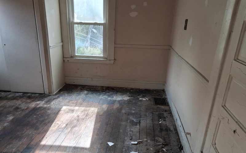 524 Warwood Avenue, Wheeling, West Virginia 26003, 3 Bedrooms Bedrooms, 9 Rooms Rooms,1 BathroomBathrooms,Single Family Detached,For Sale,Warwood,10164961