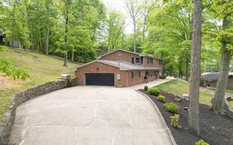 1250 Briercliff Road, Bridgeport, West Virginia 26330, 3 Bedrooms Bedrooms, 9 Rooms Rooms,2 BathroomsBathrooms,Single Family Detached,For Sale,Briercliff,10164973
