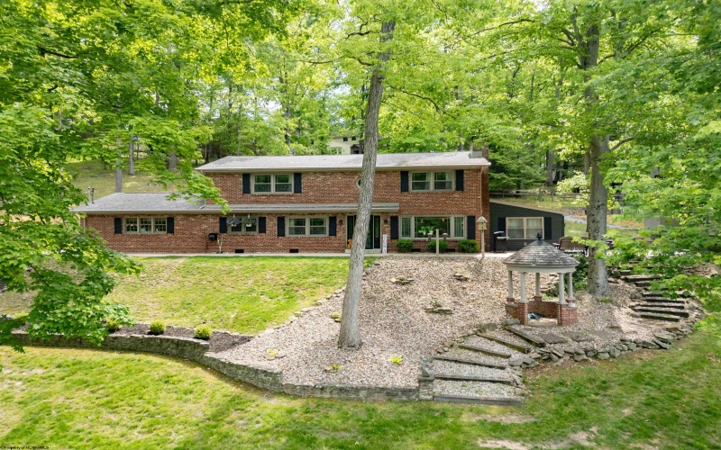 1250 Briercliff Road, Bridgeport, West Virginia 26330, 3 Bedrooms Bedrooms, 9 Rooms Rooms,2 BathroomsBathrooms,Single Family Detached,For Sale,Briercliff,10164973