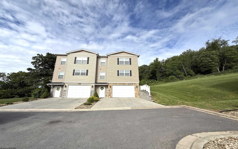 2088 Mountain Ash Lane, Westover, West Virginia 26501, 3 Bedrooms Bedrooms, 8 Rooms Rooms,2 BathroomsBathrooms,Single Family Attached,For Sale,Mountain Ash,10164991