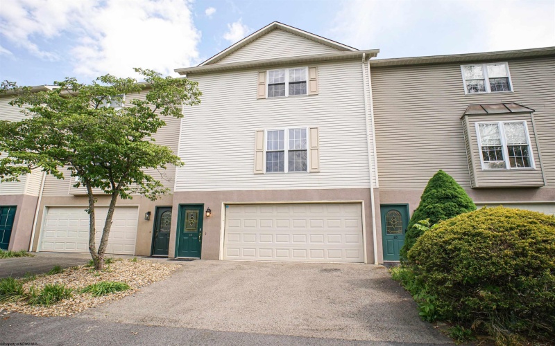 12 Clear Spring Drive, Morgantown, West Virginia 26508, 3 Bedrooms Bedrooms, 6 Rooms Rooms,2 BathroomsBathrooms,Single Family Attached,For Sale,Clear Spring,10164993