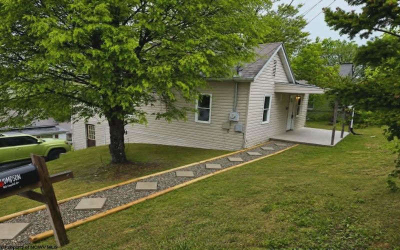403 Capitol Avenue, Clarksburg, West Virginia 26301, 3 Bedrooms Bedrooms, 5 Rooms Rooms,1 BathroomBathrooms,Single Family Detached,For Sale,Capitol,10165005