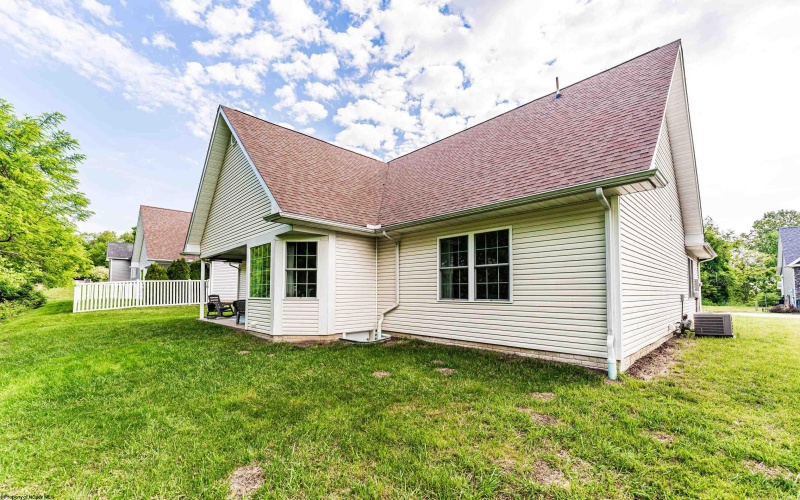 108 Mountain Lane, Morgantown, West Virginia 26501, 3 Bedrooms Bedrooms, 9 Rooms Rooms,2 BathroomsBathrooms,Single Family Detached,For Sale,Mountain,10165001