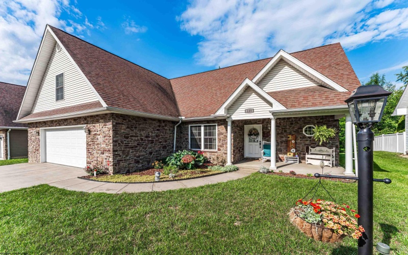 108 Mountain Lane, Morgantown, West Virginia 26501, 3 Bedrooms Bedrooms, 9 Rooms Rooms,2 BathroomsBathrooms,Single Family Detached,For Sale,Mountain,10165001