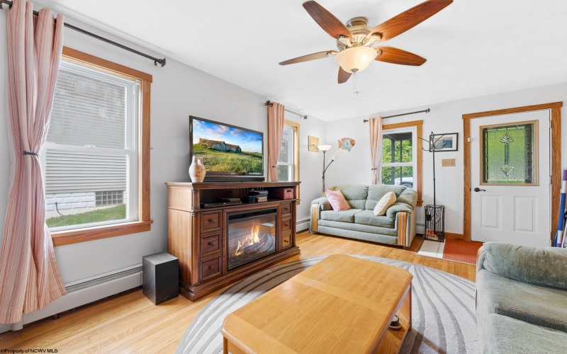 14 Globe Avenue, Morgantown, West Virginia 26501, 2 Bedrooms Bedrooms, 6 Rooms Rooms,2 BathroomsBathrooms,Single Family Detached,For Sale,Globe,10164989